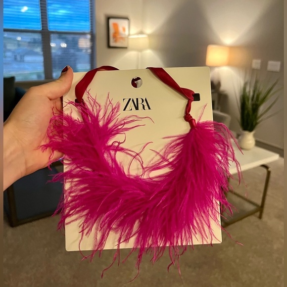 Zara Jewelry - NWT Adjustable feather necklace Zara pink